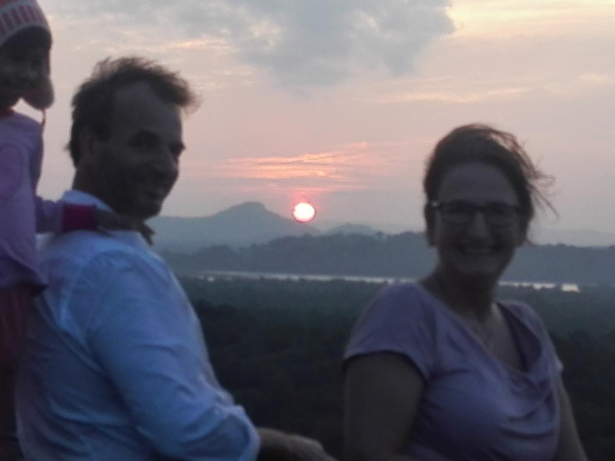Miracle Home Stay Dambulla Exteriör bild