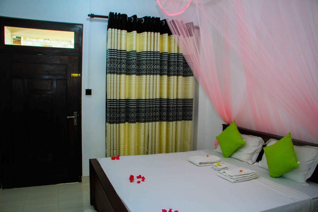 Miracle Home Stay Dambulla Exteriör bild