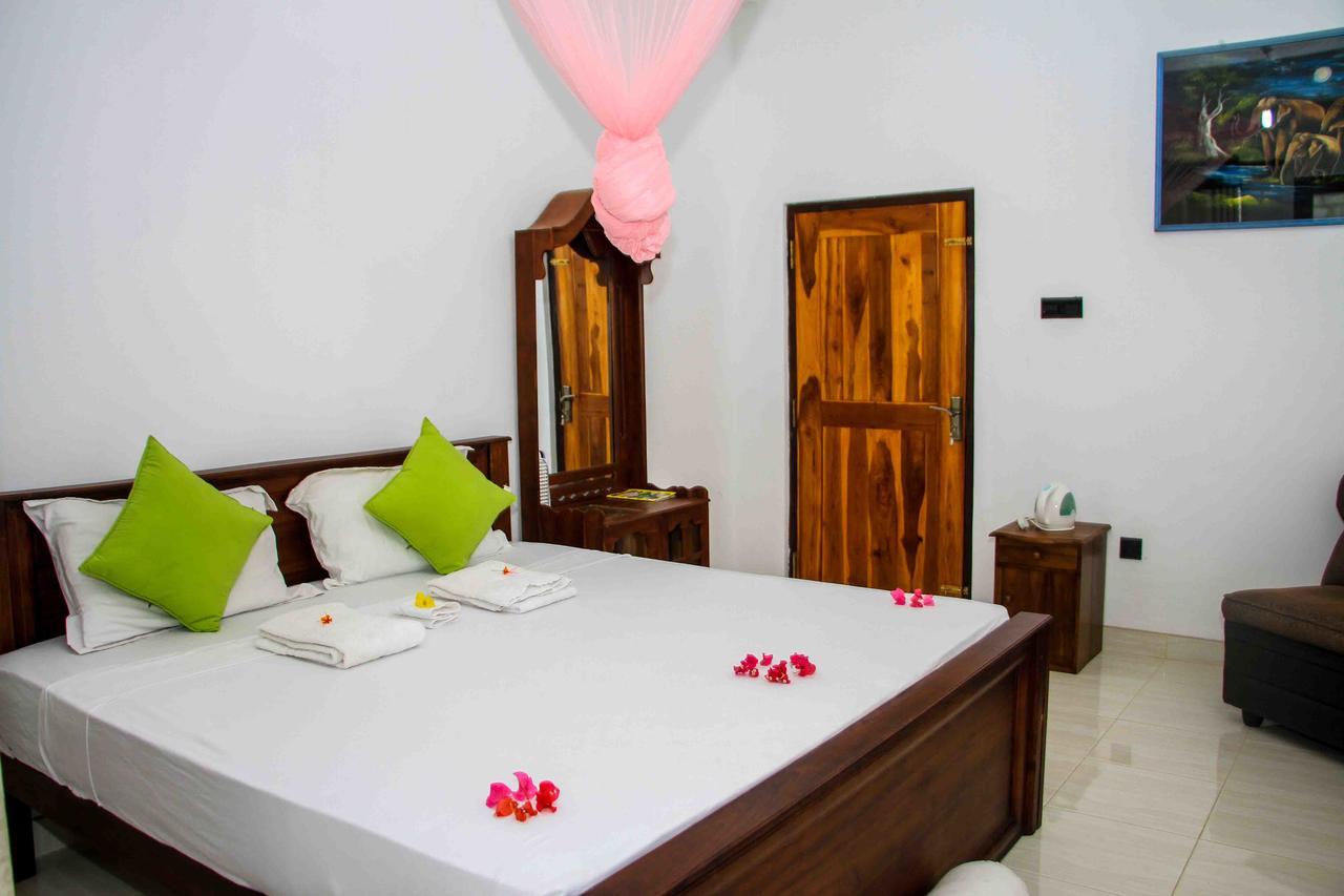 Miracle Home Stay Dambulla Exteriör bild